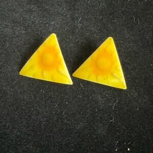 VINTAGE 80s 90s‎ Painted Metal Triangle Sun Design Earrings for pierced ears